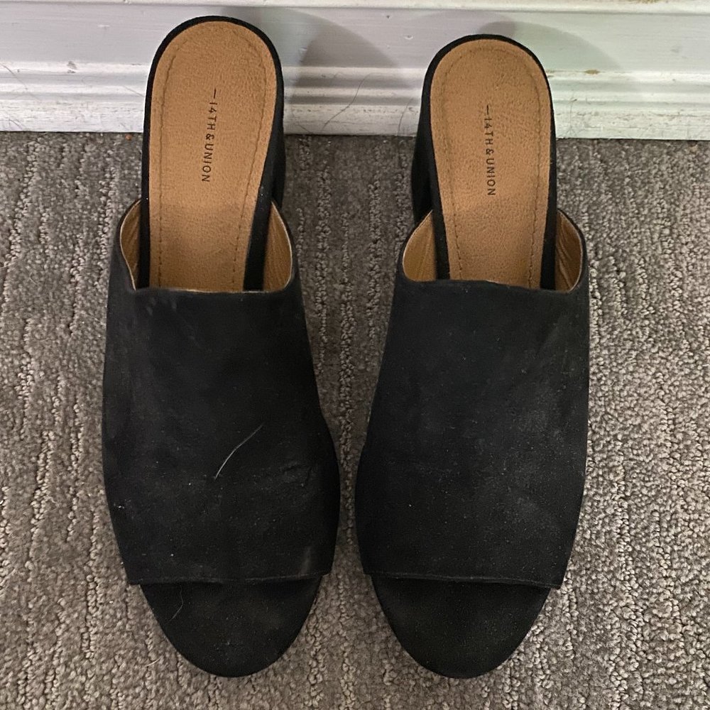 Size 8: Black Mules